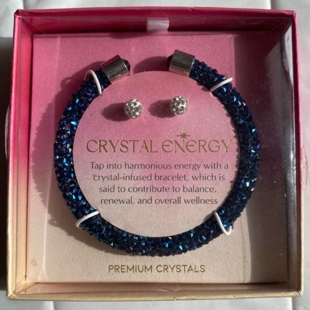 Crystal Energy 💎 Blue Bracelet & Earrings Set - Picture 3 of 5